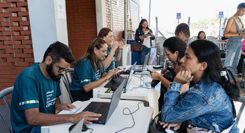 Feirão oferece mais de 10 mil vagas de emprego com salários de até R$ 5 mil em Goiás