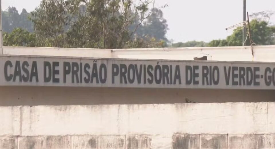 Mais de 100 detentos testam positivo para Covid-19 em presídio de Goiás