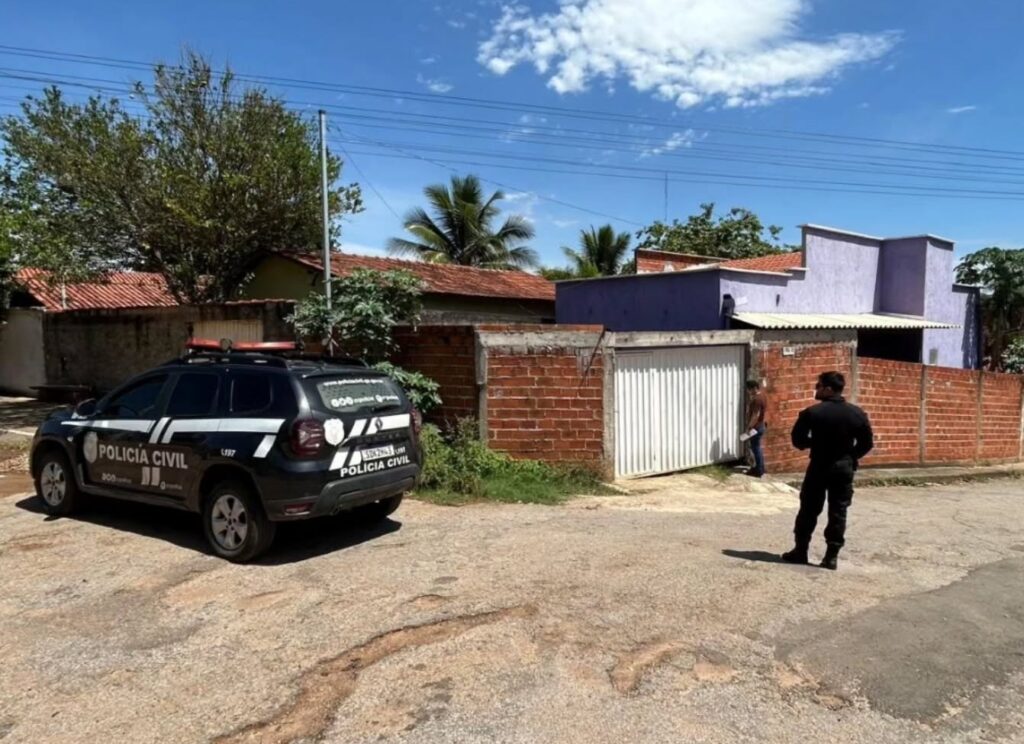 Polícia Civil faz buscas em Minaçu e apreende arma falsa usada em ameaças contra mulher