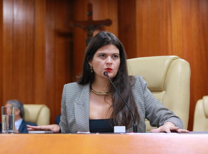 TSE suspende cassação de Aava Santiago e mantém vereadora no mandato